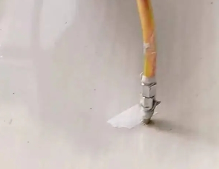 茂县瓷砖空鼓维修公司专业解答在瓷砖铺贴过程中，如果使用的砂料过粗（如全部使用了粗砂），可能会导致以下问题